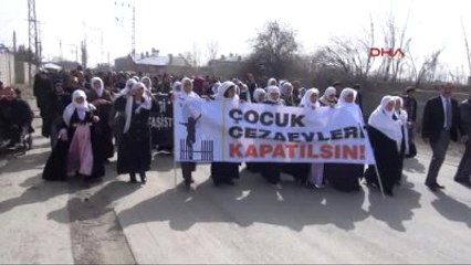 Van M Tipi Cezaevi Önünde Oturma Eylemi