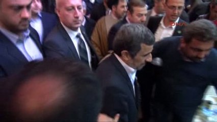 Ahmedinejad'ı Protesto Etti Ortalık Karıştı