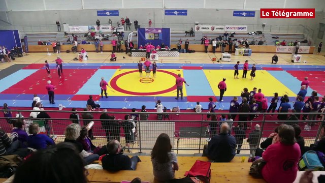 Lutte écossaise. Contre les étrangers, on apprend des techniques