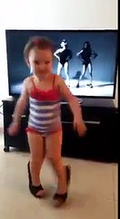 Garotinha de salto alto arrasa na dança