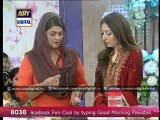 Nida Yasir Ne Politician Sharmeela Farooqi Ko Apne Show Per Bula Kar Unse Pyaz Katwaye
