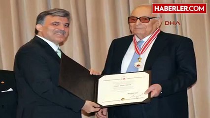 Abdullah Gül'den Yaşar Kemal İçin Fotoğraflı Başsağlığı Mesajı