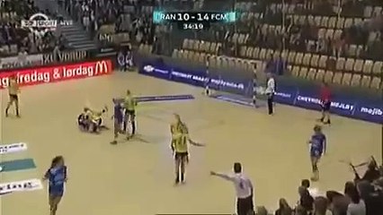 The Most Awkward Fall In The History Of Handball
