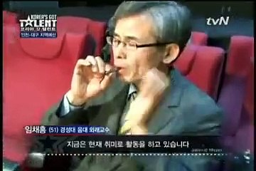 Islık ile Türk marşını çalan Koreli