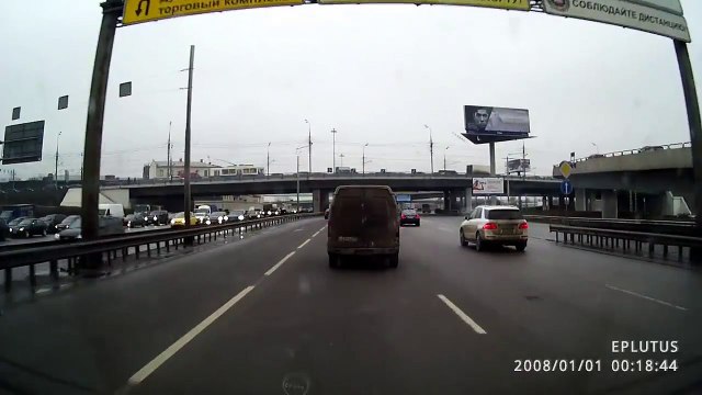 Девушка на мерседесе решила перестроиться - ДТП в Москве 28.02.2015