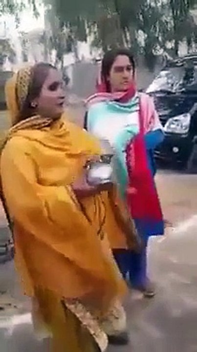 Pakistani girls sang Justin Bieber Baby