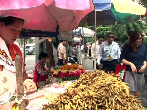 En Thaïlande, chasse aux marchands ambulants sur les trottoirs de Bangkok