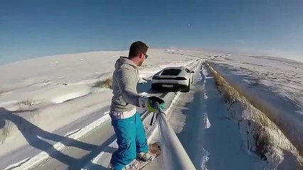 Faire du snowboard derrière une Lamborghini Huracan