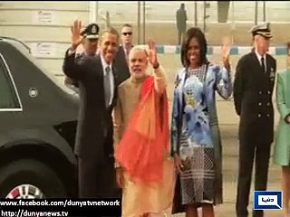 Dunya News - Modi hugs Obama at start of three-day India visit