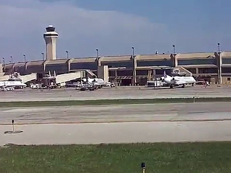 MCI Looks like a new Continental Express Focus City 5 ERJ-145 Kansas City Embraer