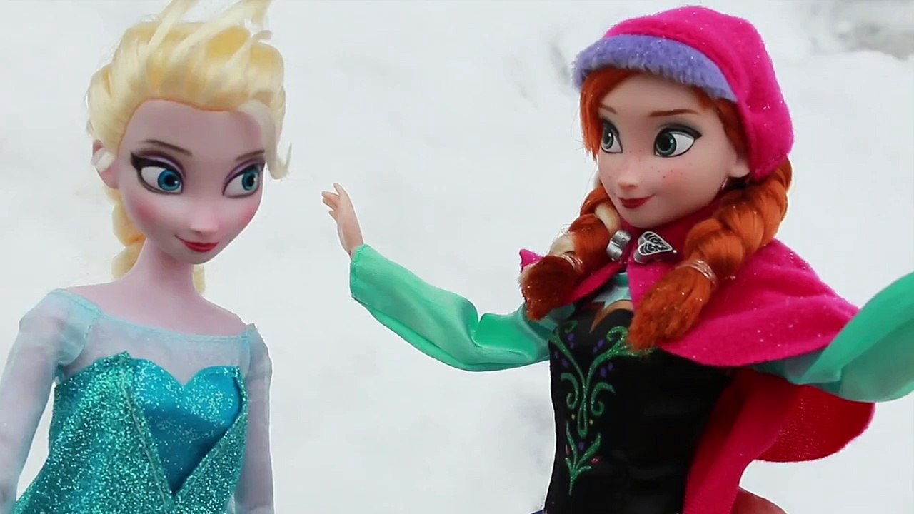 Frozen Elsa & Anna Do You Want To Build A Snowman Barbie Parody Play-Doh Snowball Fight