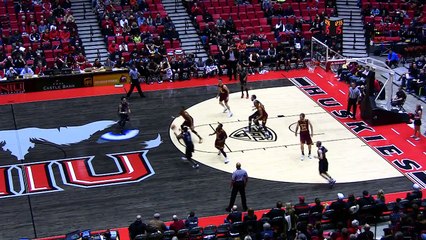 NCAA - Pete Rakocevic fait s'écrouler un panneau