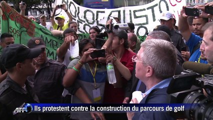 Le président du CIO sous les huées de manifestants écologistes