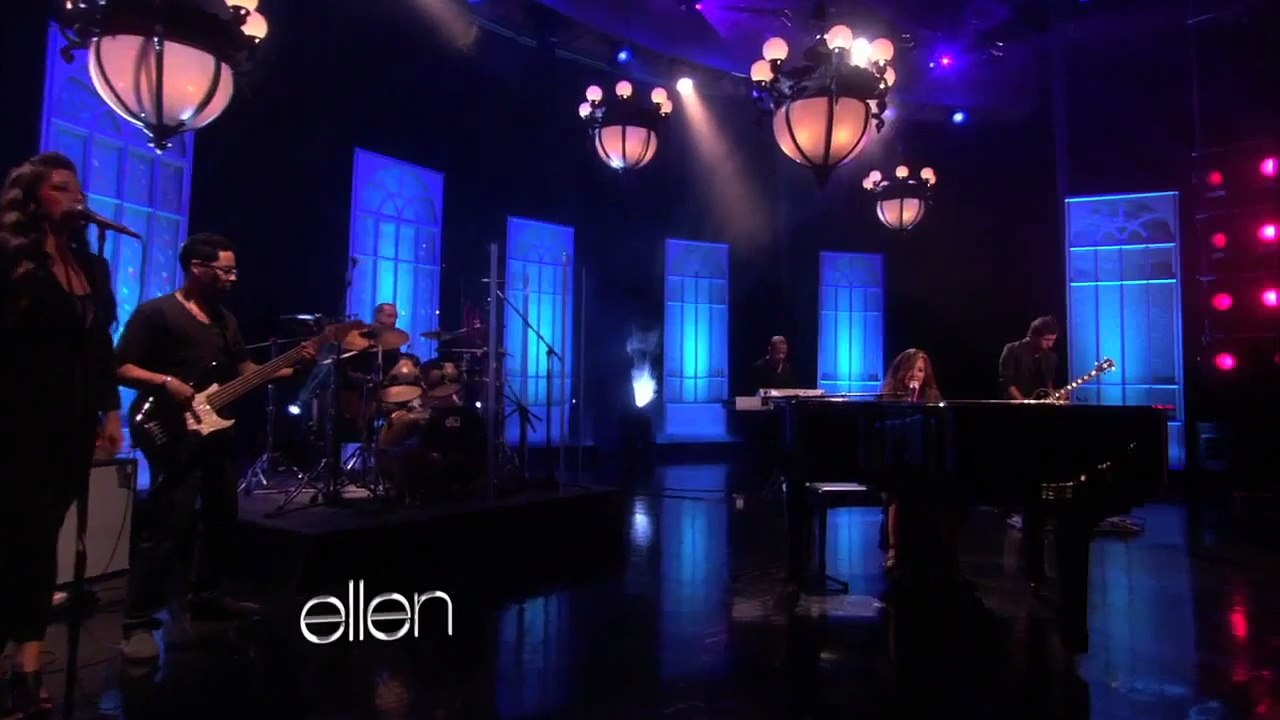 Demi Lovato Performs Skyscraper! AT ELLEN SHOW