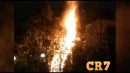 Fire rages at Disneyland after 'fireworks display goes wrong'‬