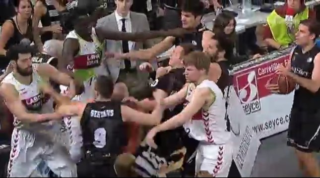 ça chauffre sérieusement lors du derby entre Bilbao et Laboral Kutxa Baskonia