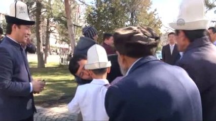 Kırgızistan Büyükelçisi, Çubuk'taki Kırgızları Ziyaret Etti