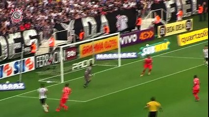 Paolo Guerrero igualó a Carlos Tevez como goleador extranjero del Corinthians