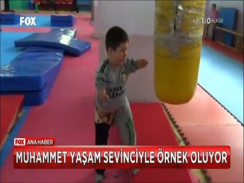 Doğuştan iki eli ve bir bacağı olmayan Muhammed yaşam sevinciyle örnek oluyor