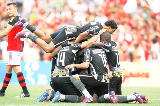 No aniversário do Rio, Botafogo vence Flamengo no Maracanã