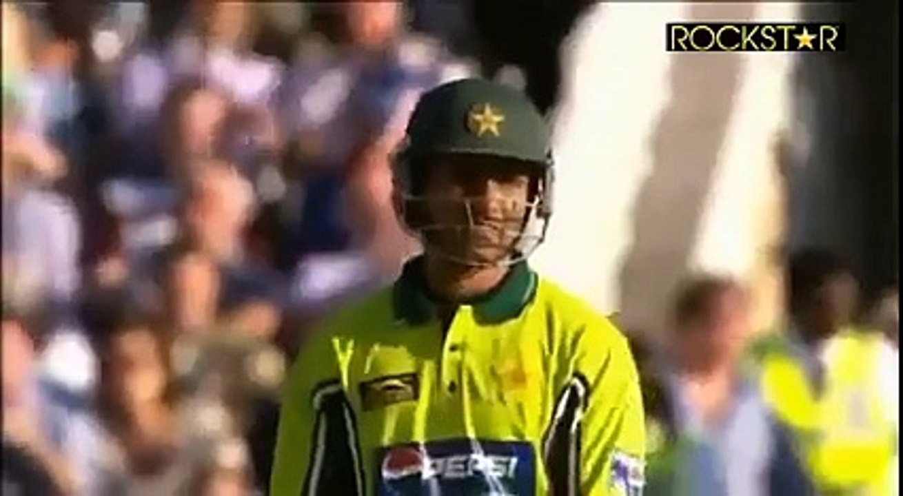 Power Blaster by Abdul Razzaq against England...