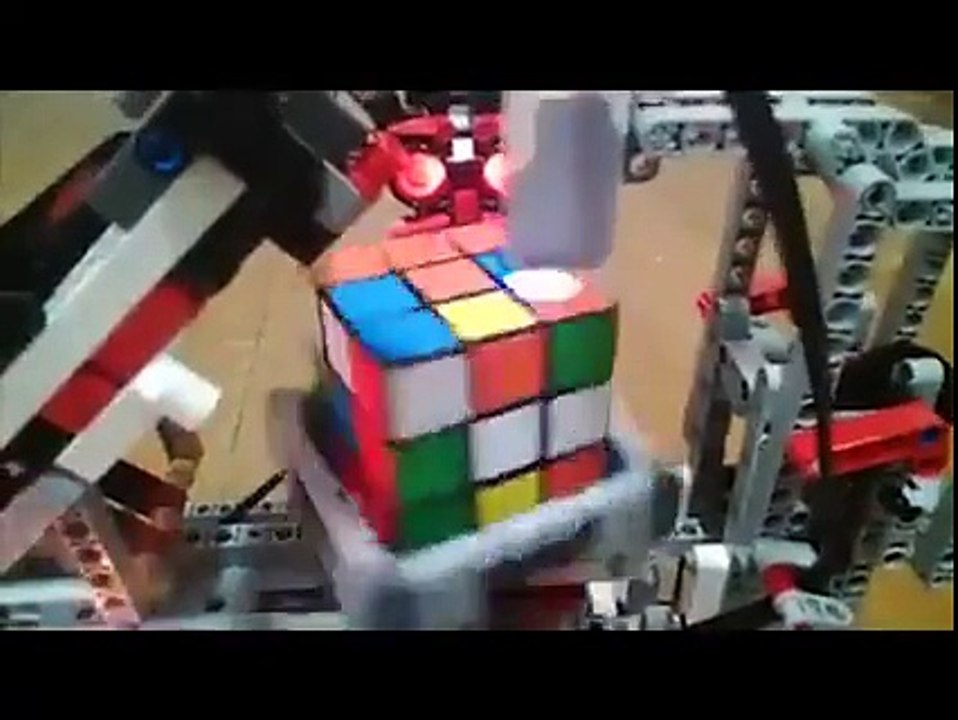robot does the puzzles ....