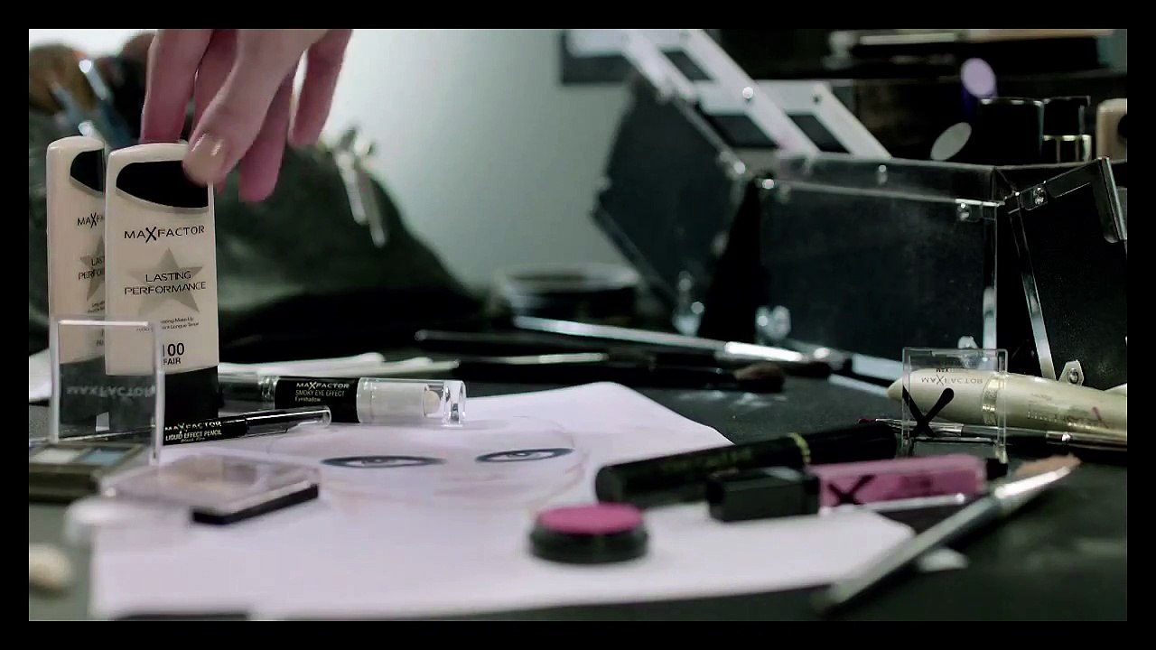 Max Factor tutorial smokey eye look makeup eye shadow and mascara application tips