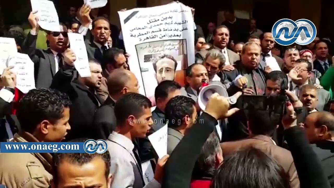 وقفة احتجاجية للمحامين بمحكمة العباسيه تنديدًا بوفاة زميلهم بقسم المطرية بعد تعرضه للتعذيب