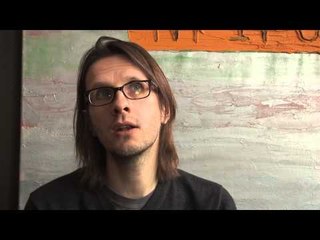 Steven Wilson spiegelt zich aan eenzame dode vrouw