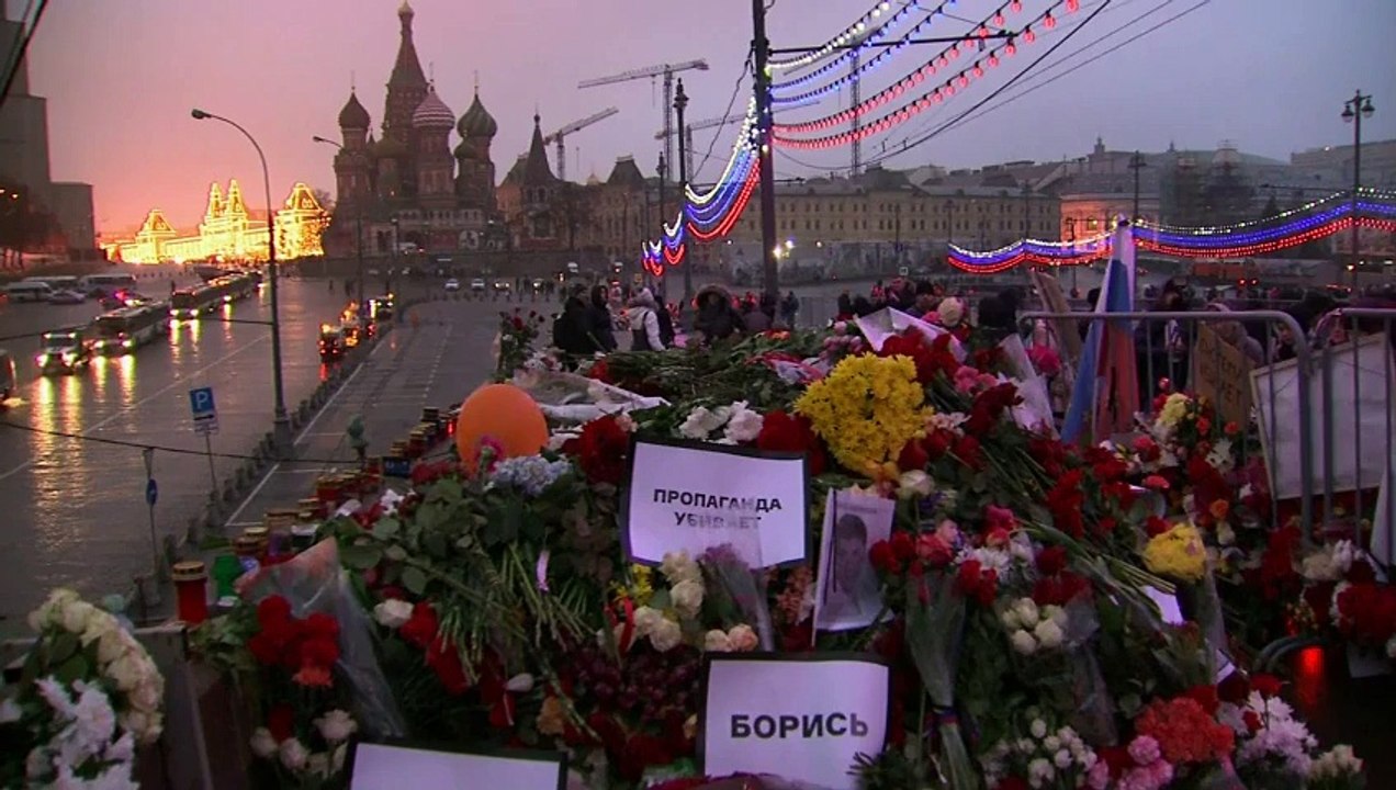 Tens of thousands of Russians take to the streets to protest assassination of Putin critic