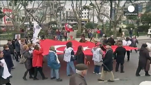 Nach Mord an Özgecan: Türkische Frauen protestieren gegen Gewalt