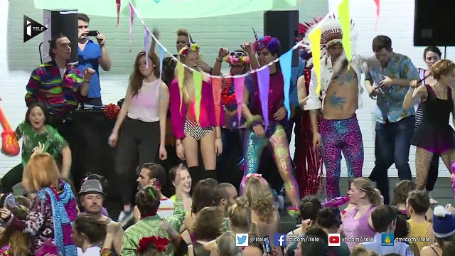 Des Londoniens font la fête avant d’aller au travail