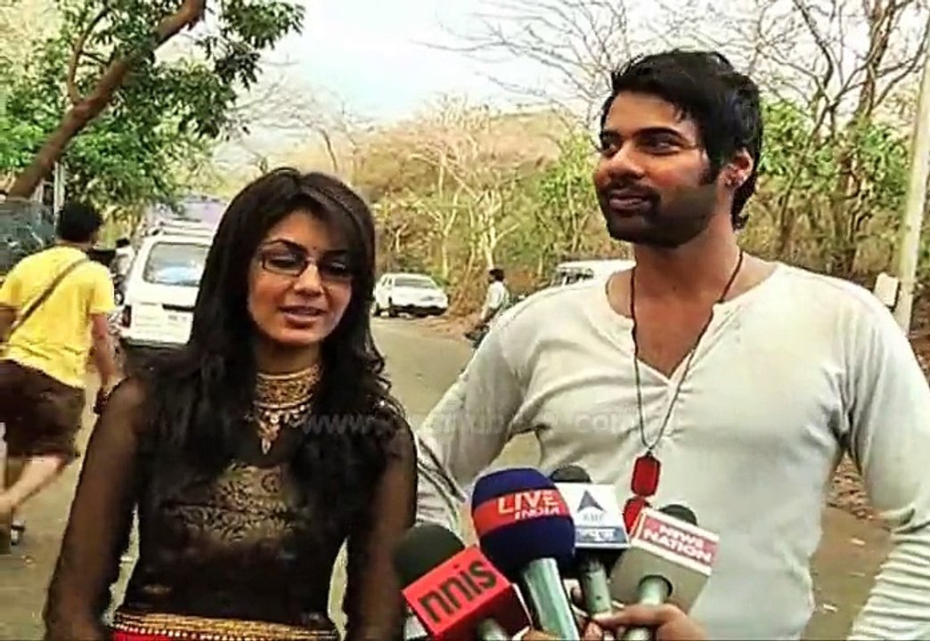 Kumkum Bhagya: Will Abhi Save Pragya From Kidnappers? Must Watch Episode 2nd March 2015