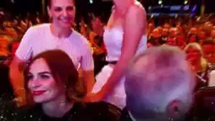 joe starr fait peur a Kristen Stewart - César