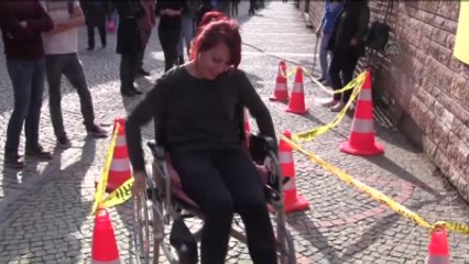 Empati Standında, Engelli Oluyorlar