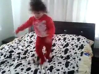 gamgam dansı yapan yumurcak