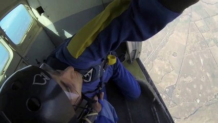 Dunya News - Skydiving student had a seizure while free-falling at 2743 m