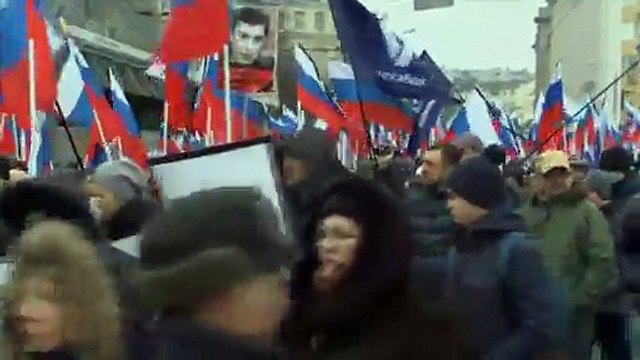 A Moscou, des milliers de Russes rendent hommage à Boris Nemtsov