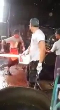 Steel Factory Chinese workers are stronger than Spartans fighters!