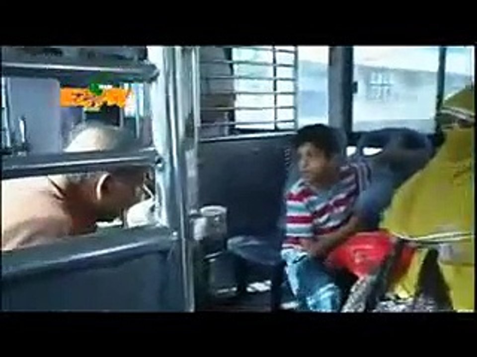 tezabi totay shebaz sharif on bus