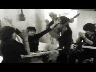 I wanna hold your hand / Please mr.postman (Cover) - Romantic Comedies