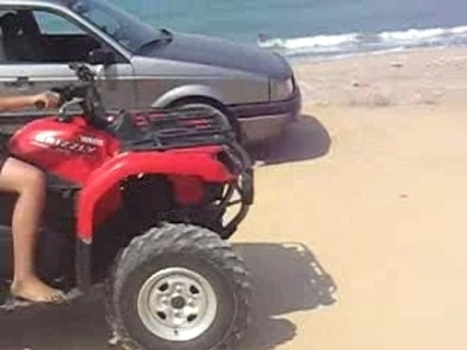 MOI EN QUAD MALGRE MON PLATRE AU BLED