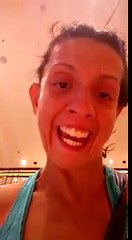 SANGUE DE CRISTO! A mulher smartphone ataca novamente!