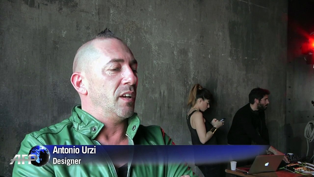 Star-Designer Urzi holt in Mailand Behinderte auf den Catwalk