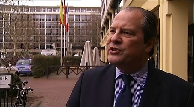 Pour Cambadélis, le programme de Sarkozy est coup de rabot sur les acquis sociaux