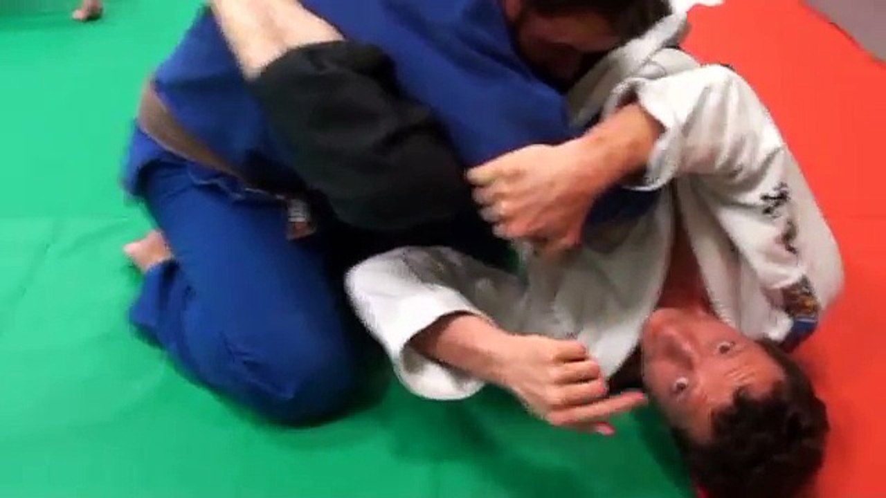 Jujitsu Clés poignet triangle garde fermee