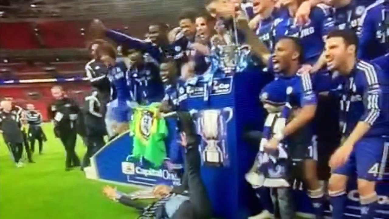 Les réactions de José Mourinho après la victoire de Chelsea en finale de la Capital One Cup