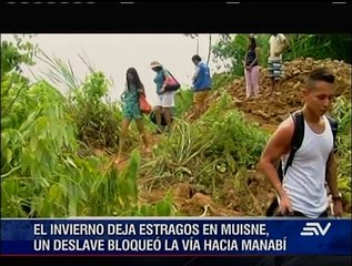 Desbloquean vía en Esmeraldas tras deslave, pero se mantiene emergencia