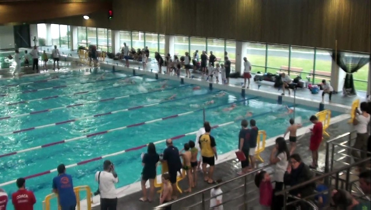 Rébecca Gensane remporte le 400 NL de Villefranche-sur-Saône (01/03/2015) (5mn 38)