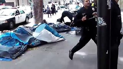 Los Ángeles: Policías matan a un indigente